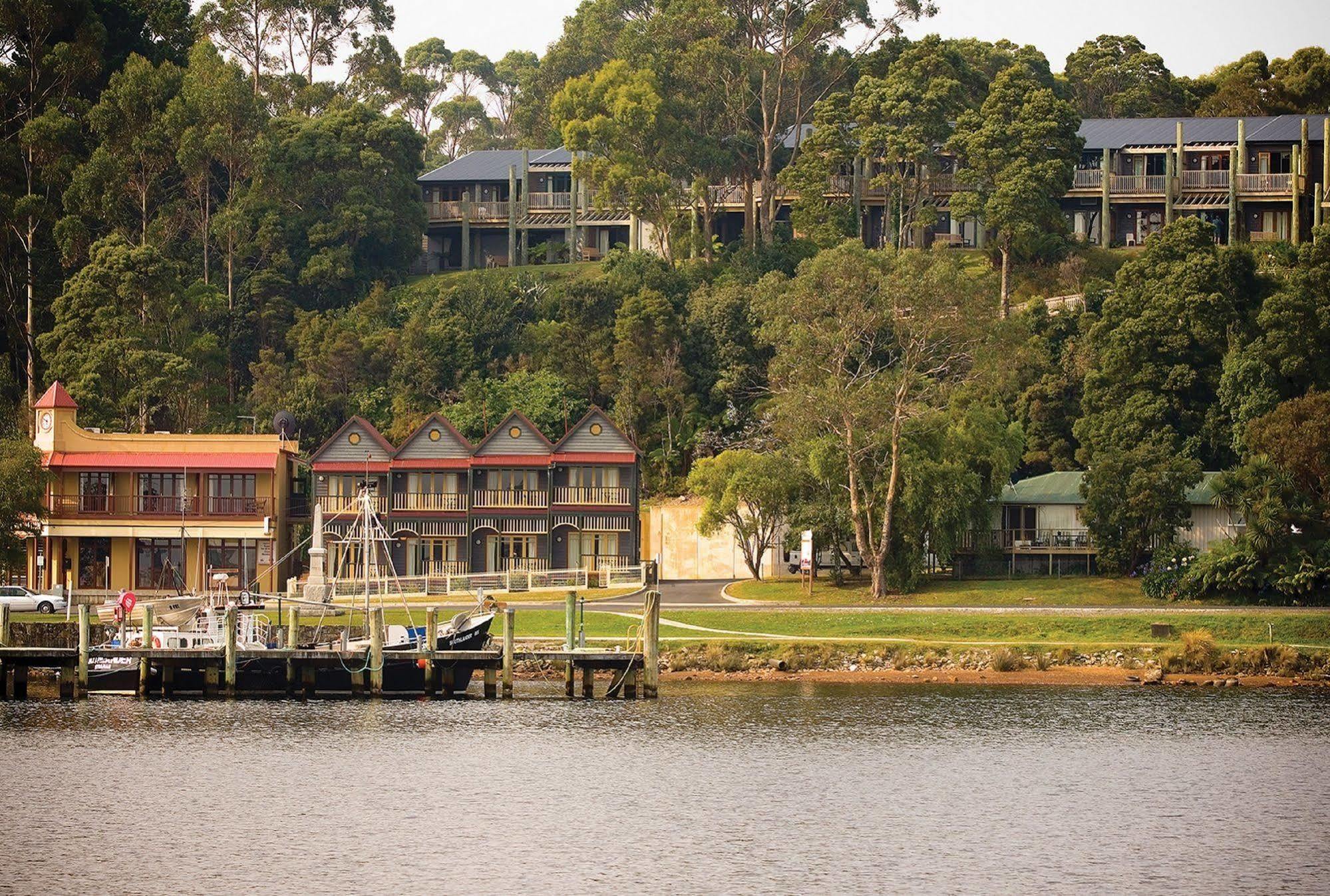 Strahan Village Kültér fotó